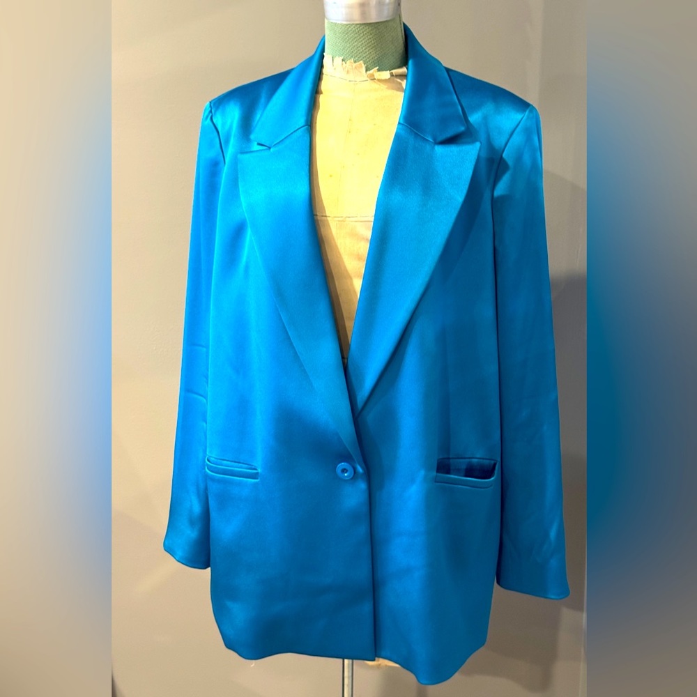 Alice + Olivia Blue Satin Suit 1 Button Boyfriend Blazer with wide leg trousers